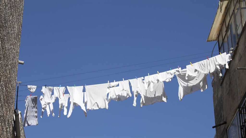 Cómo blanquear la ropa blanca amarillenta